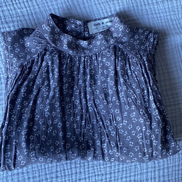 Cute sleeveless blouse - Picture 4 of 4